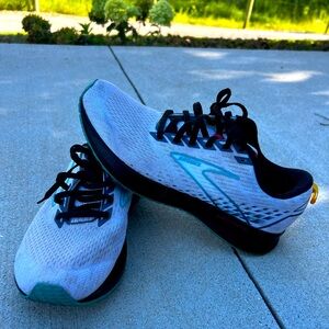 Brooks Women’s Levitate 5 White Running Shoes.